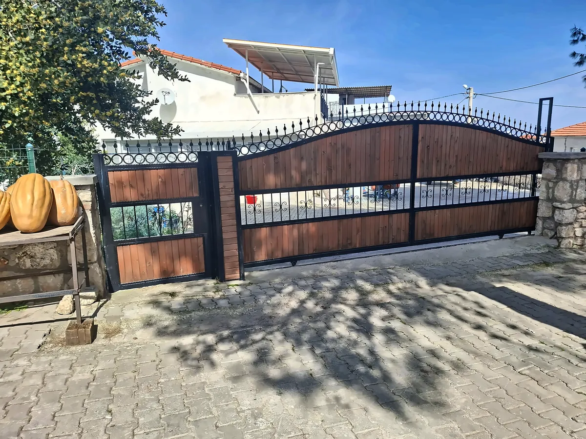 Kemerli Bahçe Kapısı